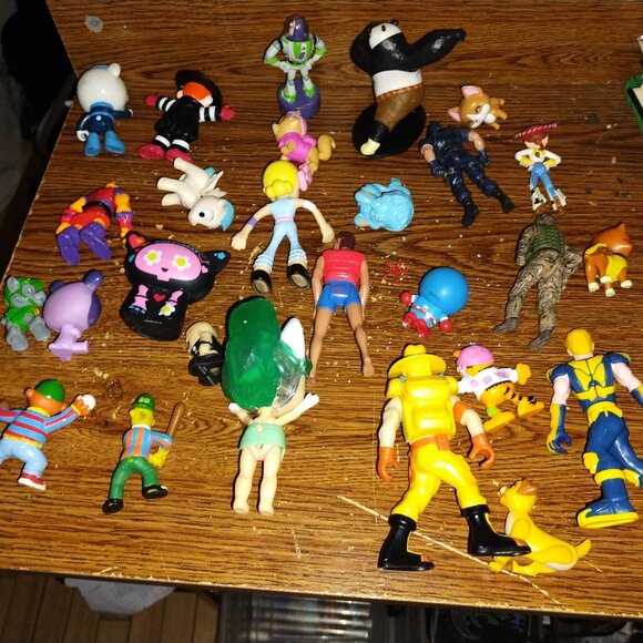 Mixed Variety lot of 25+PVC Figures Disney Muppets Animals and more - Picture 2 of 2